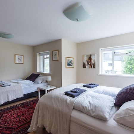 Guesthouse Akureyri - Apartments Near Down Town エクステリア 写真