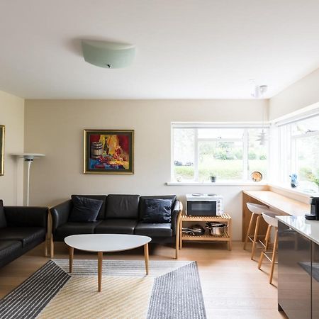 Guesthouse Akureyri - Apartments Near Down Town エクステリア 写真