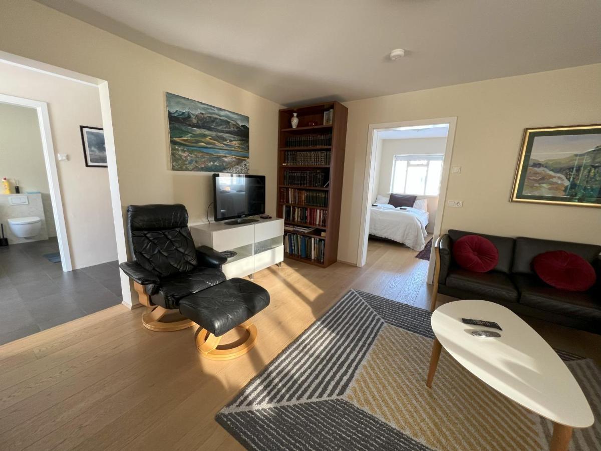 Guesthouse Akureyri - Apartments Near Down Town エクステリア 写真