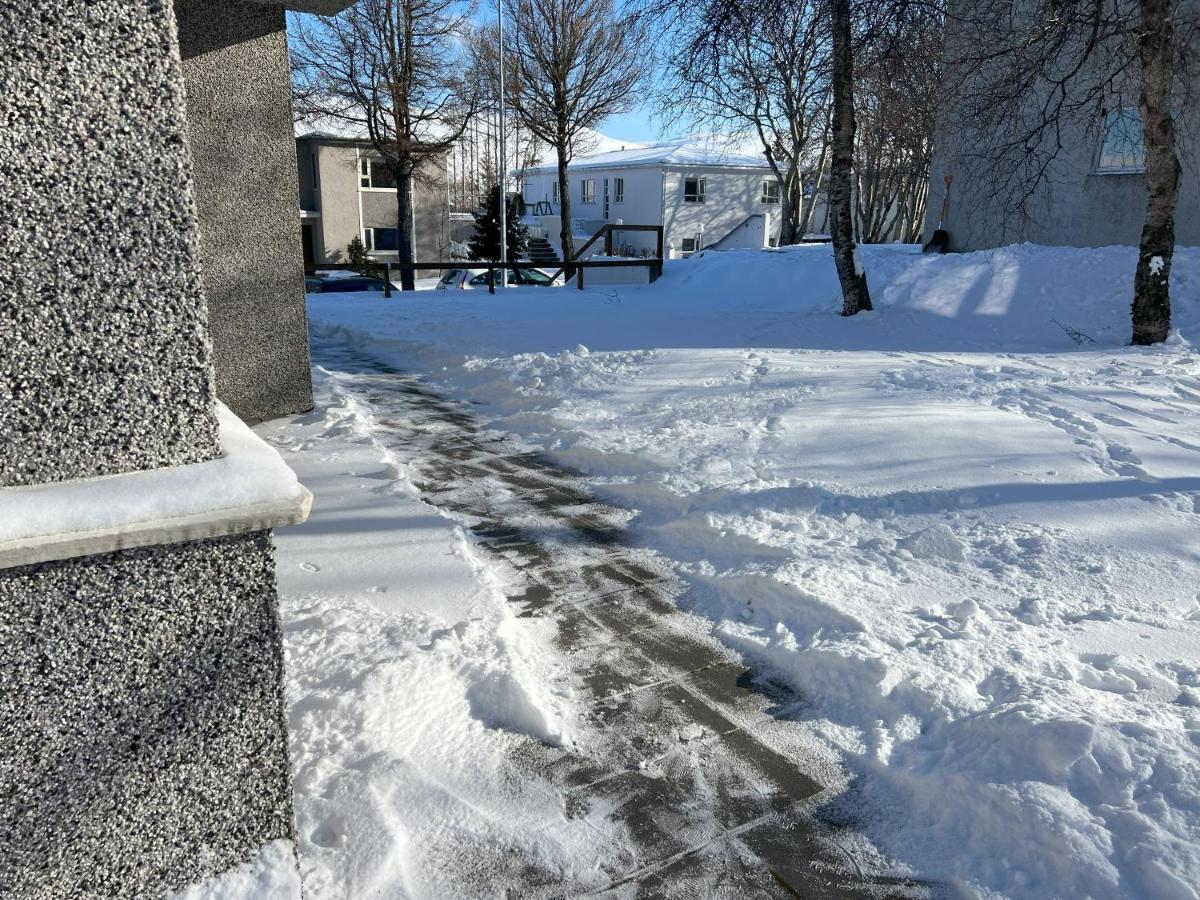 Guesthouse Akureyri - Apartments Near Down Town エクステリア 写真