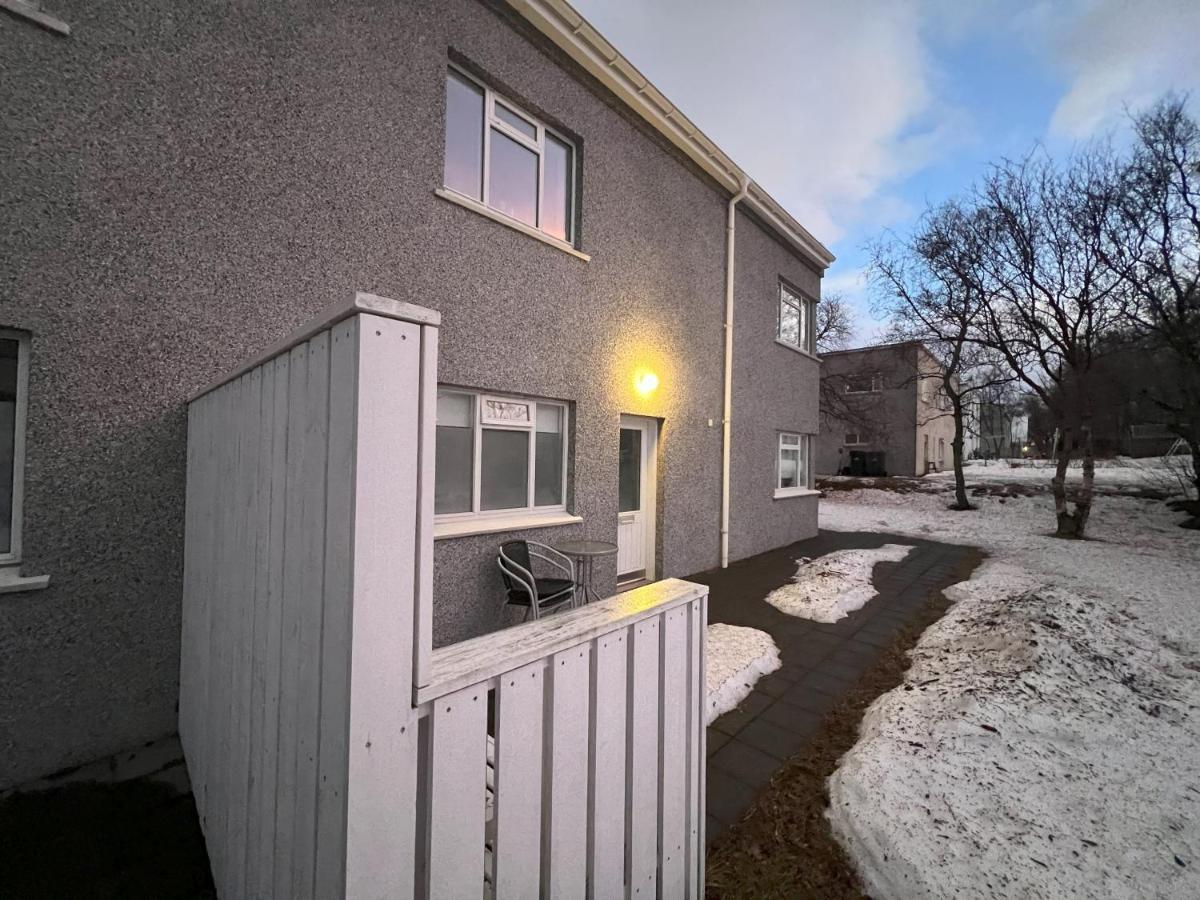Guesthouse Akureyri - Apartments Near Down Town エクステリア 写真