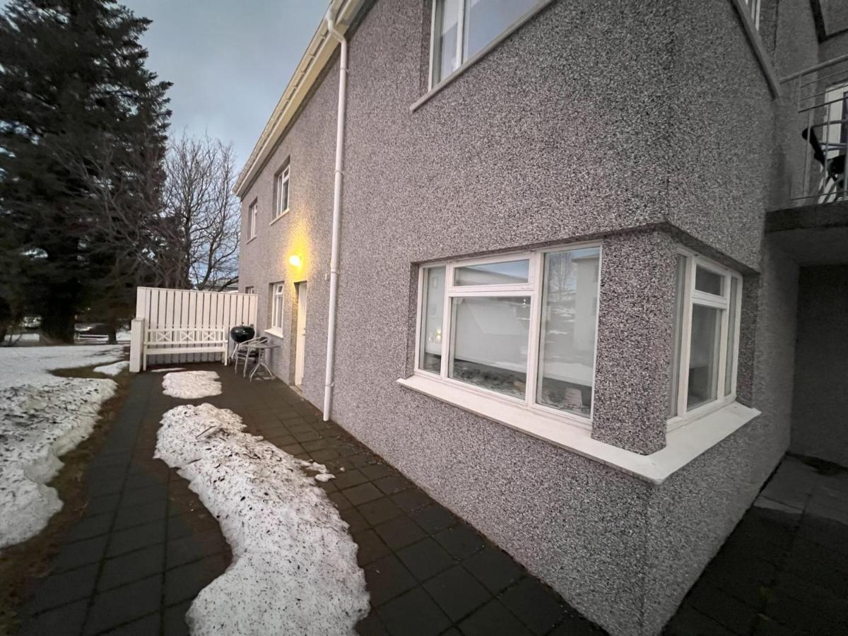 Guesthouse Akureyri - Apartments Near Down Town エクステリア 写真