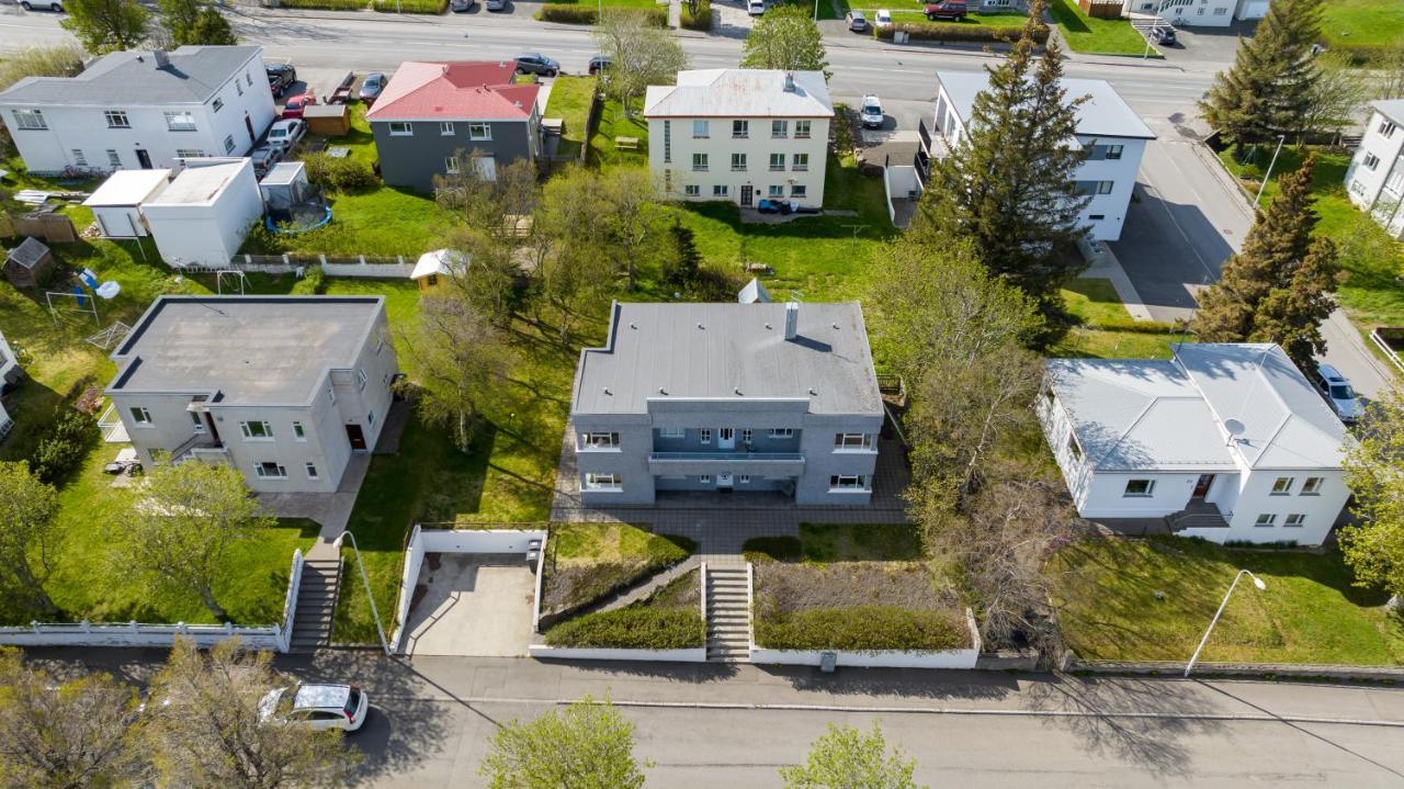 Guesthouse Akureyri - Apartments Near Down Town エクステリア 写真
