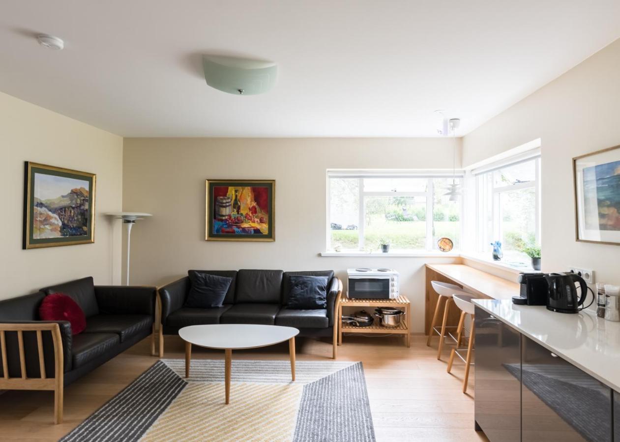 Guesthouse Akureyri - Apartments Near Down Town エクステリア 写真