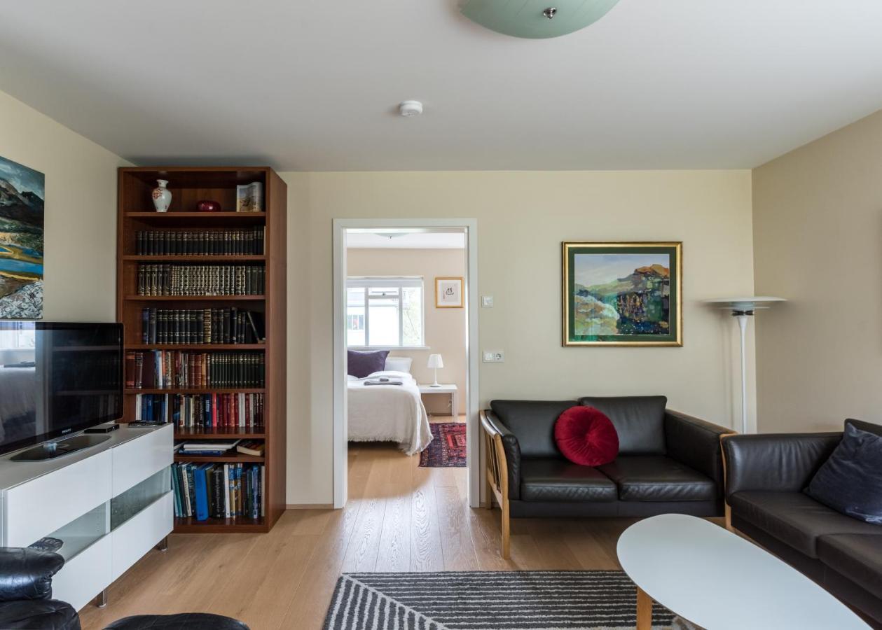 Guesthouse Akureyri - Apartments Near Down Town エクステリア 写真