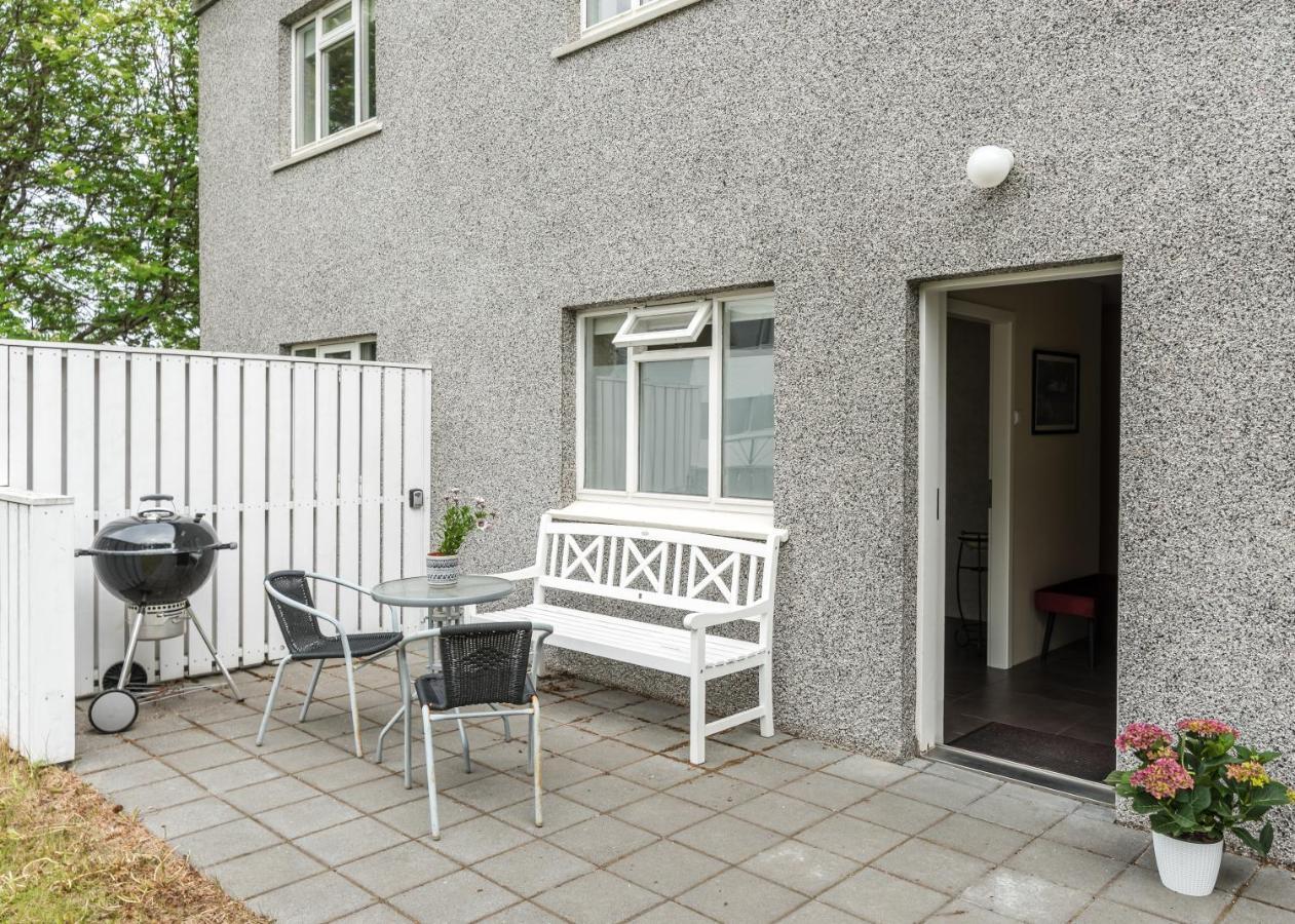 Guesthouse Akureyri - Apartments Near Down Town エクステリア 写真