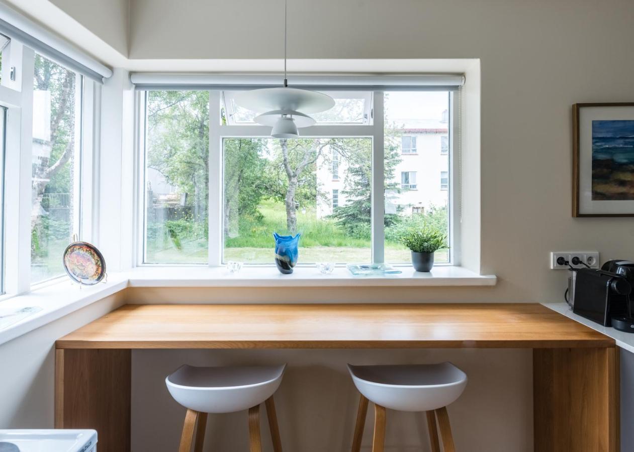 Guesthouse Akureyri - Apartments Near Down Town エクステリア 写真